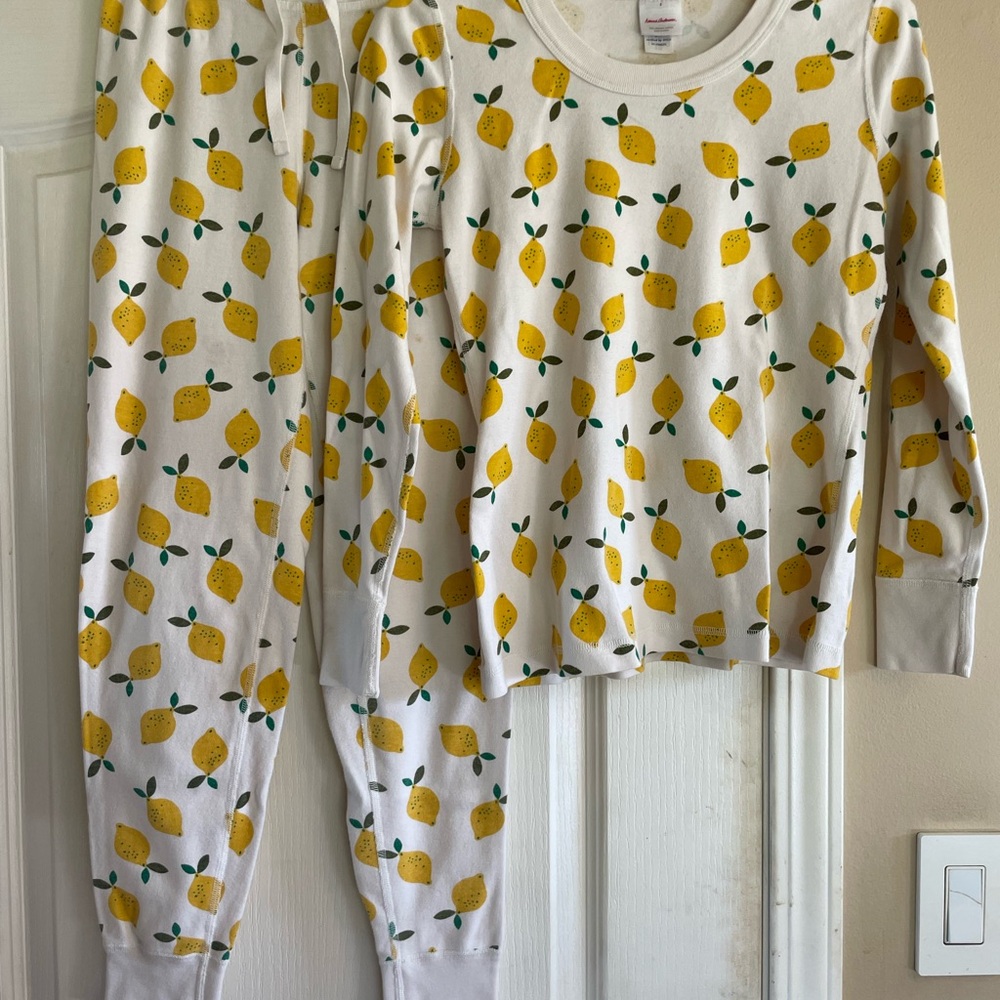 Hanna Andersson White Lemon Print Pajama Set with Yellow & Green Accents